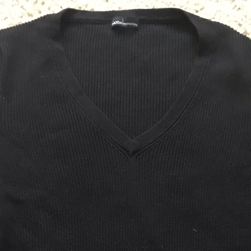 🌟SALE🌟 3/$15 Mods international black sweaterXL